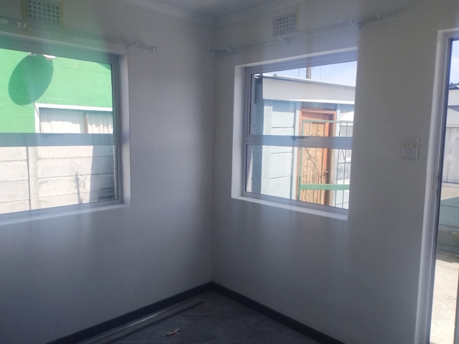 2 Bedroom Property for Sale in Palm Park Western Cape